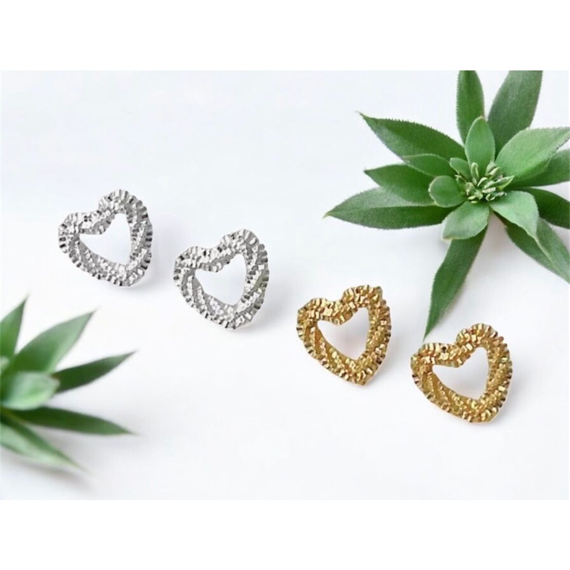 Nwt14k Set Of 2 Silver & Gold Rustic Textured Hollow Heart Stud Earrings